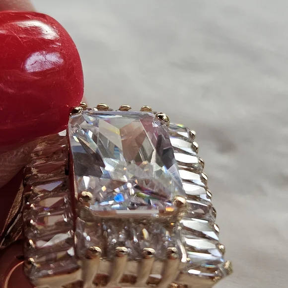 Elegant Gold and Silver Women's Ring - Picture 9 of 15